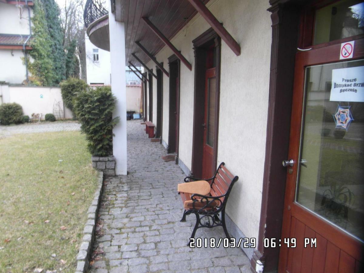 Iwona Hostel - Budget Rooms With Private Bathrooms ソポト エクステリア 写真