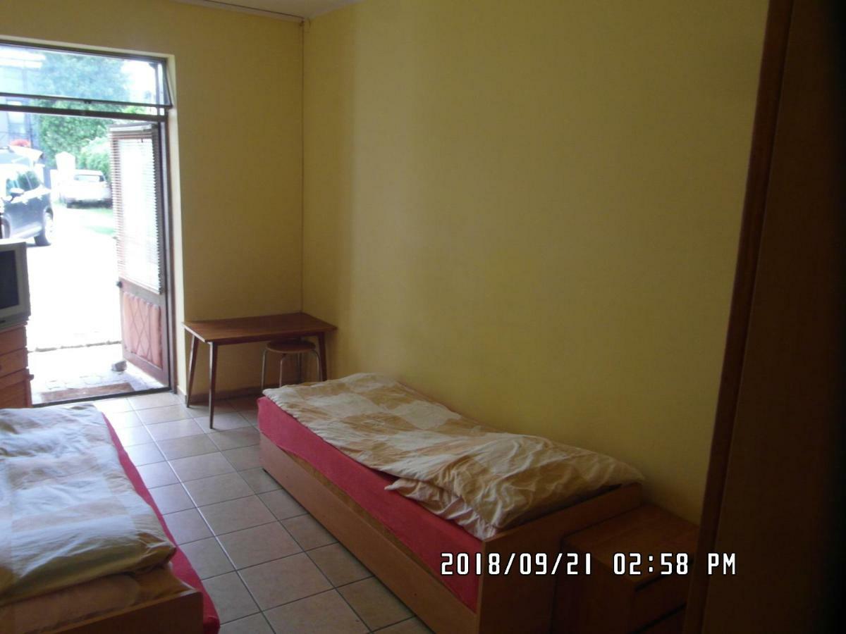 Iwona Hostel - Budget Rooms With Private Bathrooms ソポト エクステリア 写真