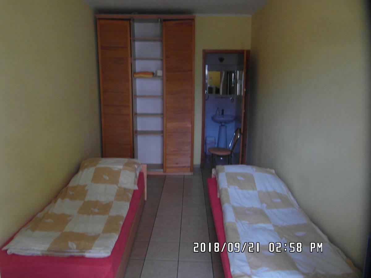 Iwona Hostel - Budget Rooms With Private Bathrooms ソポト エクステリア 写真
