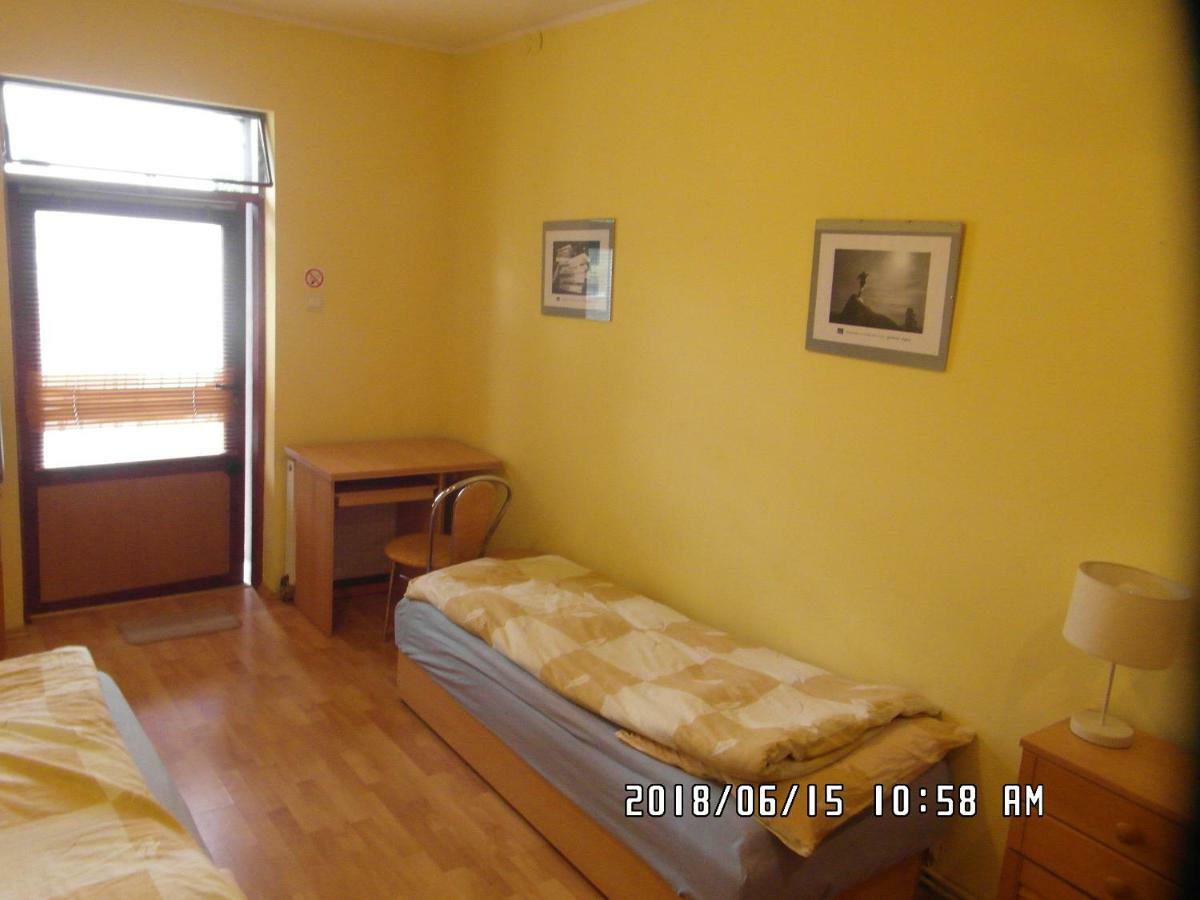 Iwona Hostel - Budget Rooms With Private Bathrooms ソポト エクステリア 写真