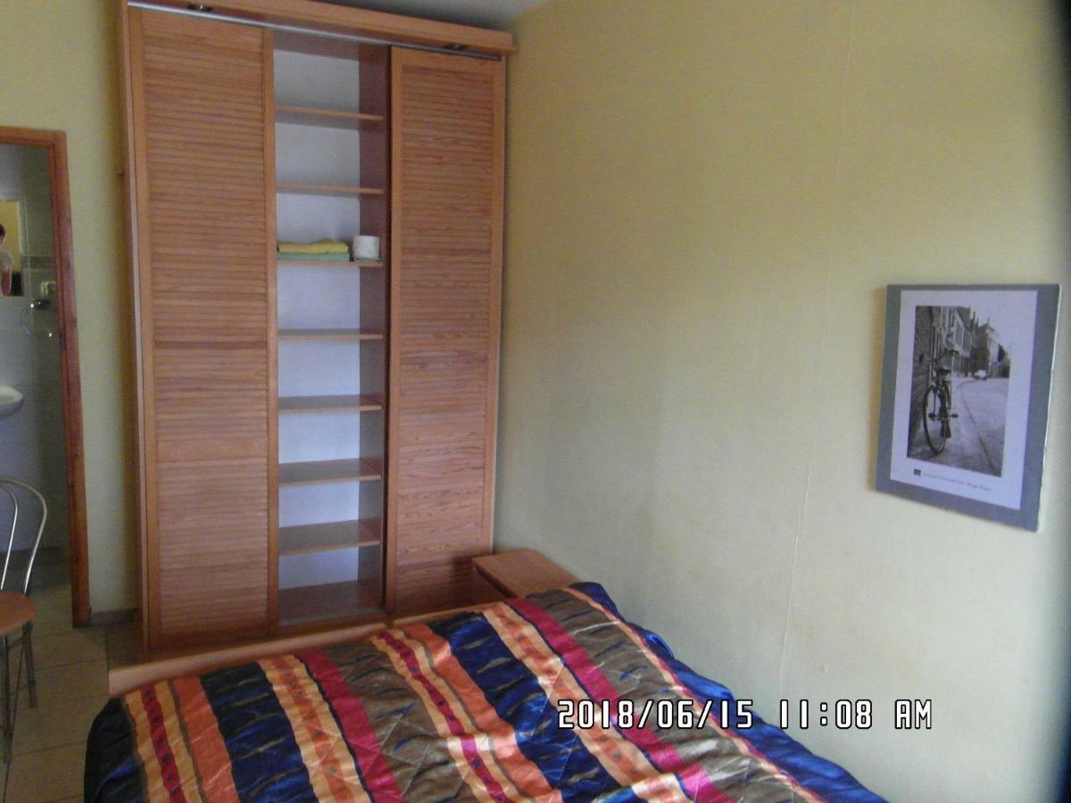 Iwona Hostel - Budget Rooms With Private Bathrooms ソポト エクステリア 写真